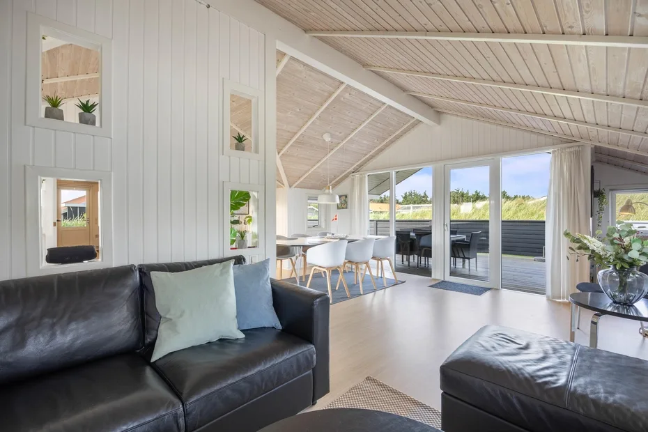 E4242 — Holiday home with sauna in Årgab