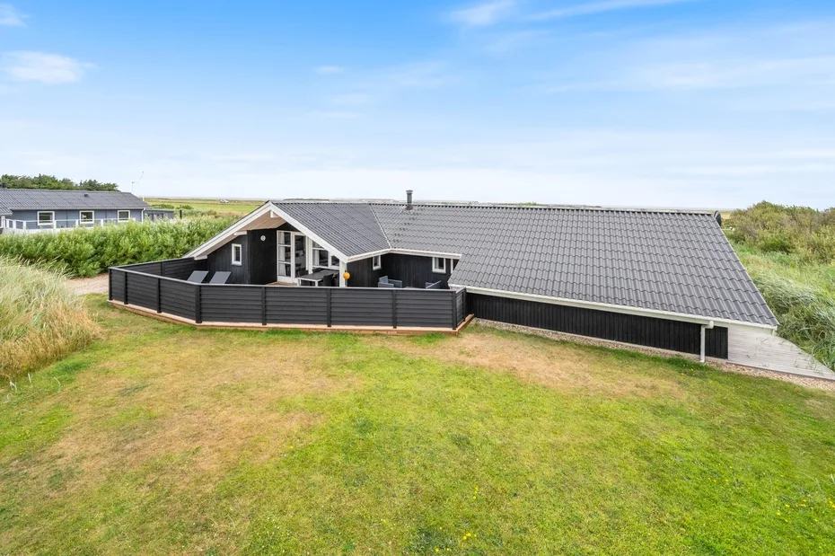 E4242 — Holiday home with sauna in Årgab