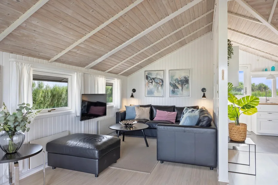 E4242 — Holiday home with sauna in Årgab