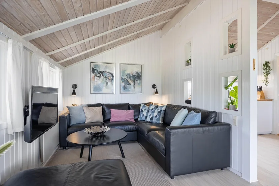 E4242 — Holiday home with sauna in Årgab