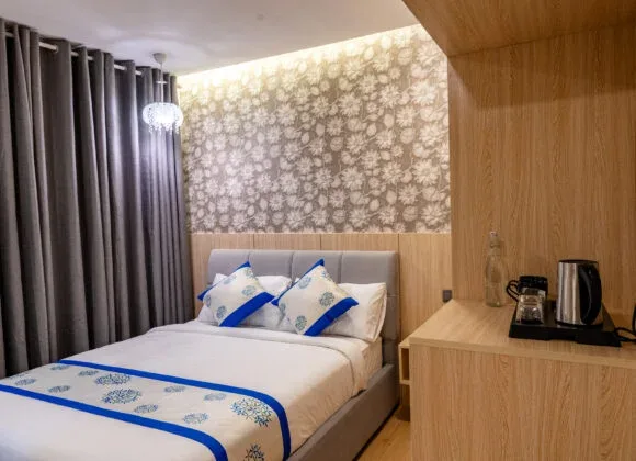Deluxe Queen Room