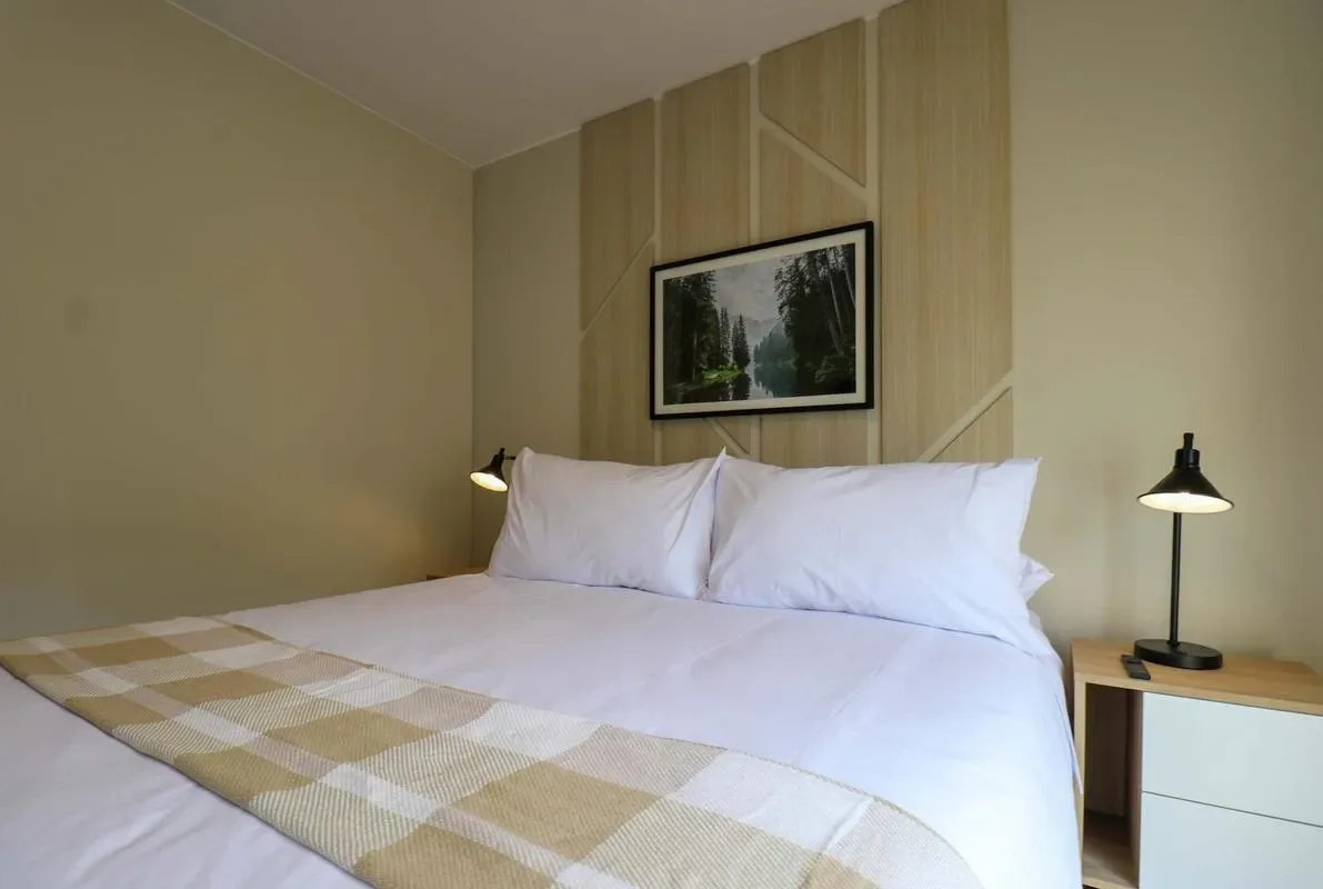 Radiant 2BR w/ Great Balcony Near Kennedy Park