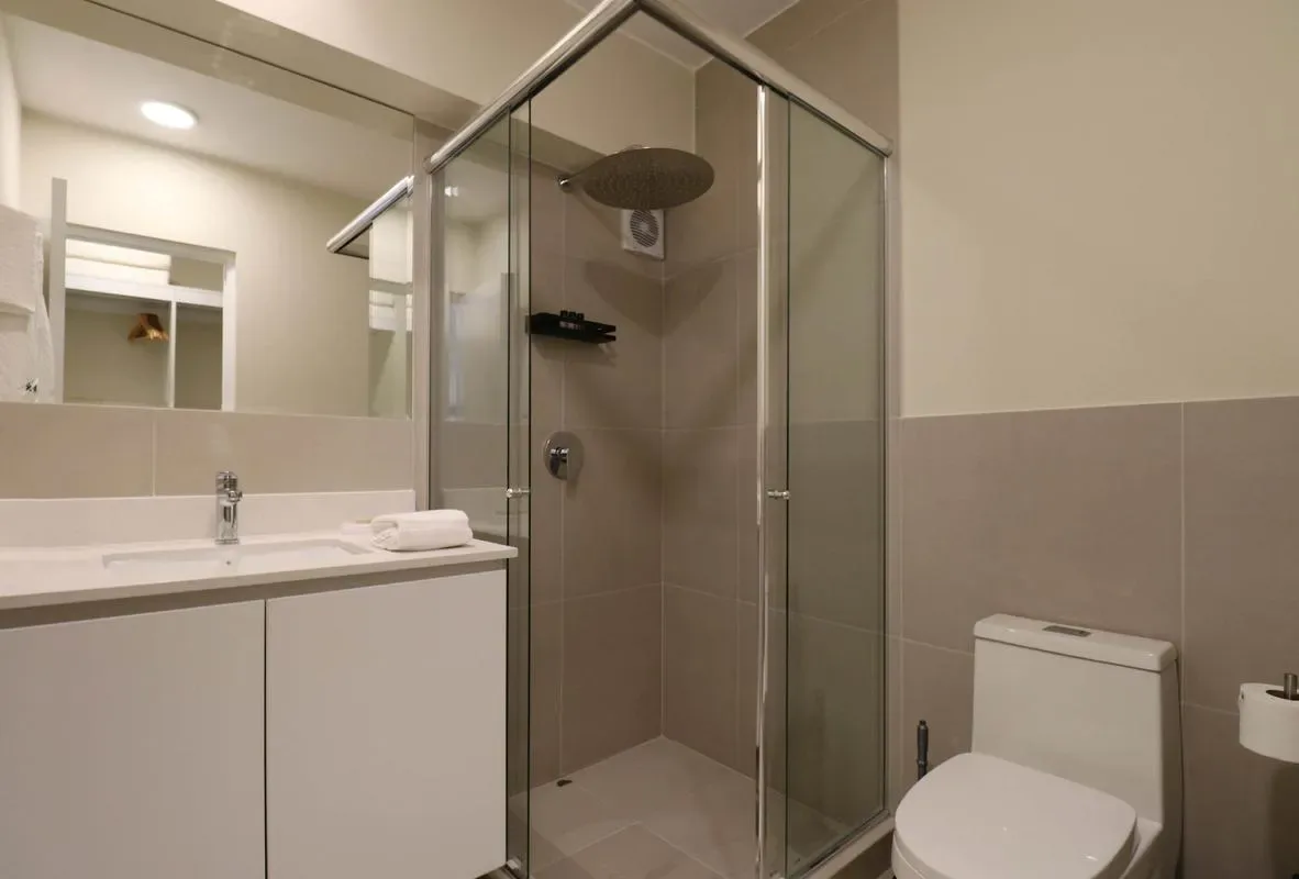 Radiant 2BR w/ Great Balcony Near Kennedy Park