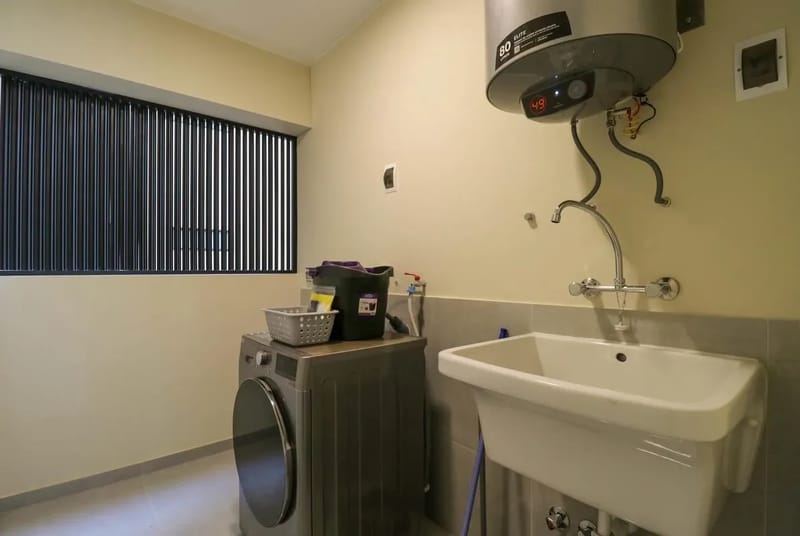 Radiant 2BR w/ Great Balcony Near Kennedy Park