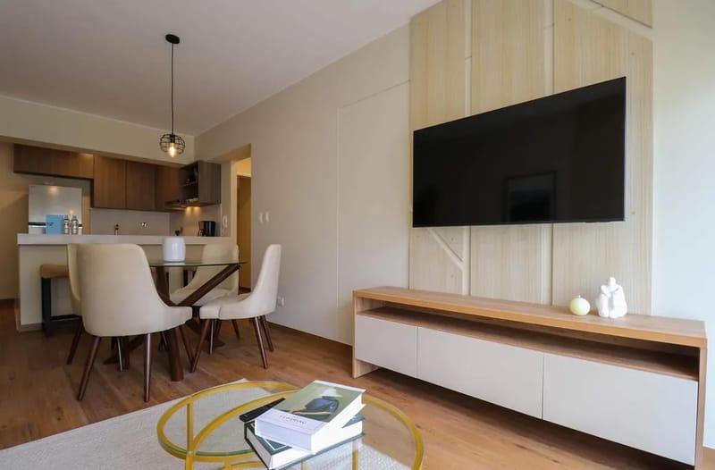 Radiant 2BR w/ Great Balcony Near Kennedy Park