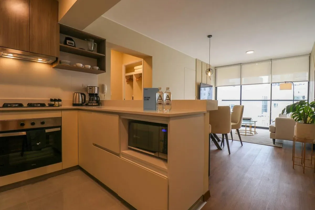 Radiant 2BR w/ Great Balcony Near Kennedy Park