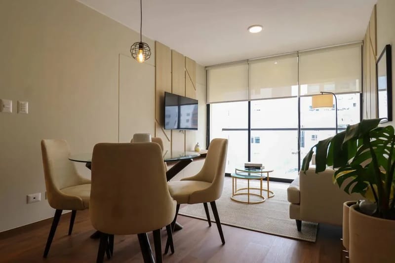 Radiant 2BR w/ Great Balcony Near Kennedy Park