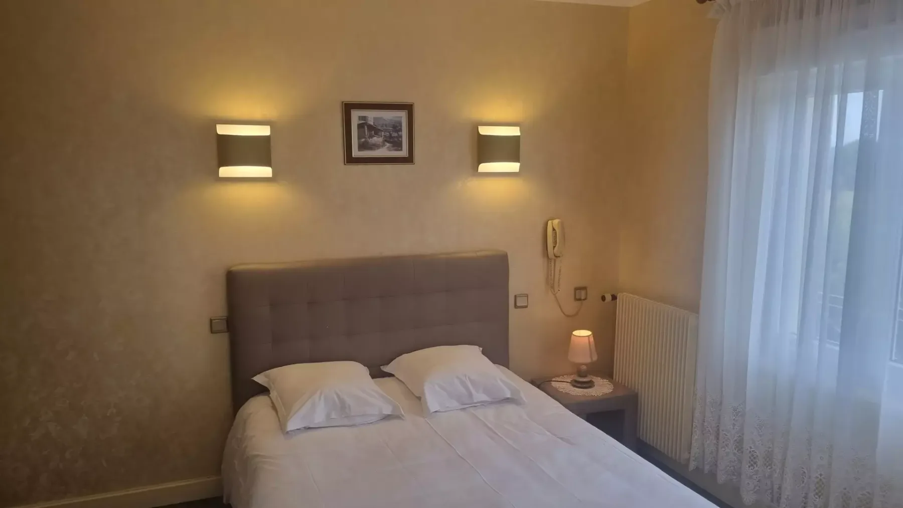 Classic room with a double bed