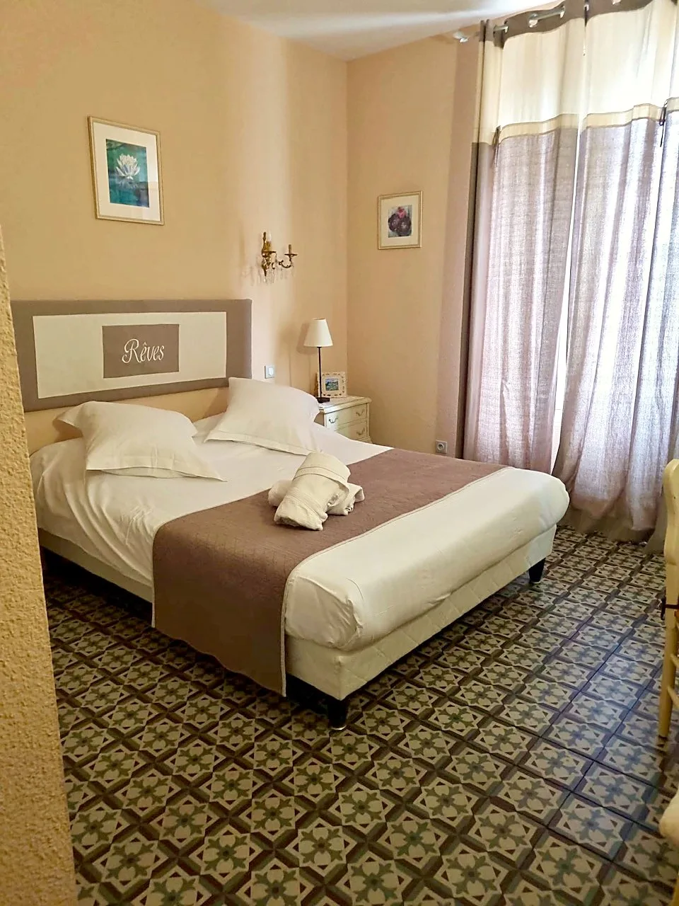 Guest room