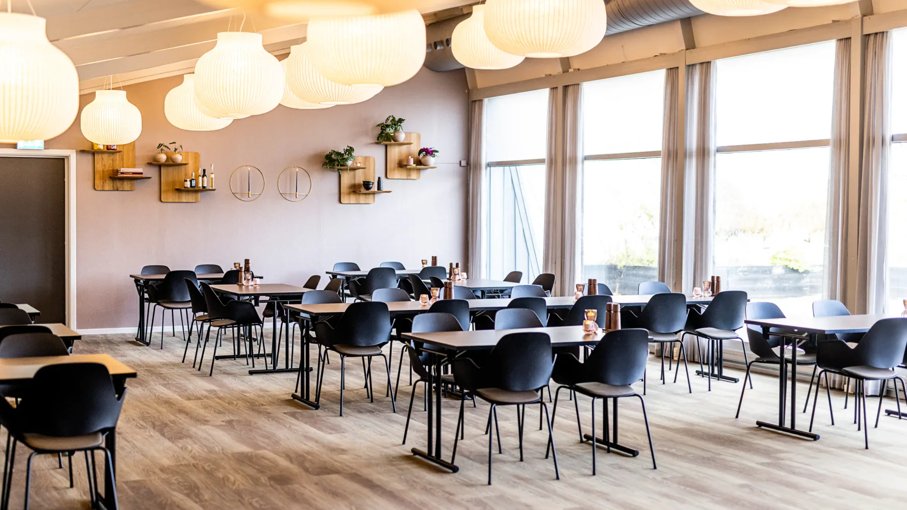 Restaurant dining room