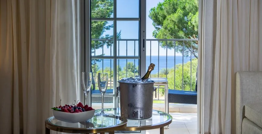 Premium sea-view suite