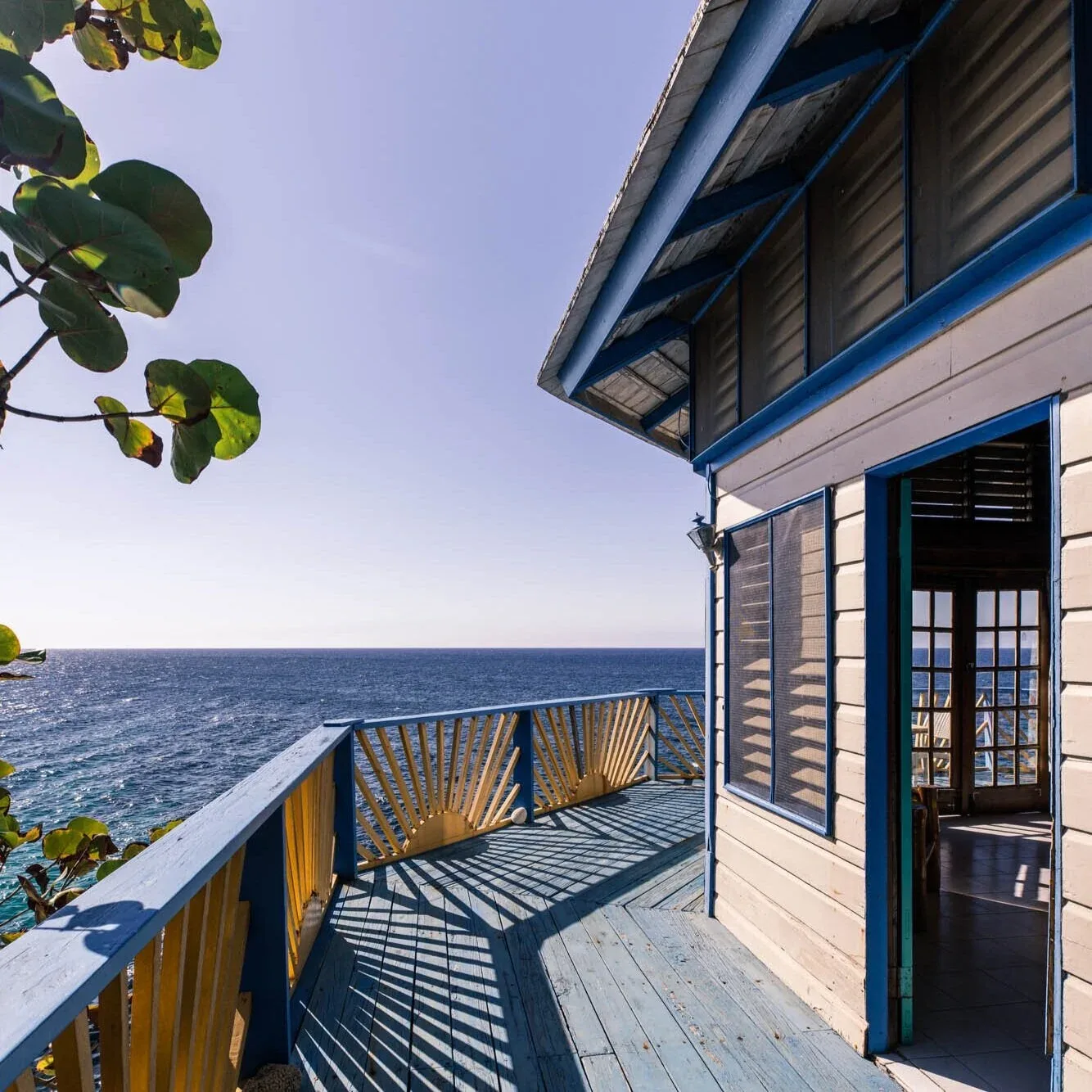 Seafront cottage with kitchenette and loft, Room 1