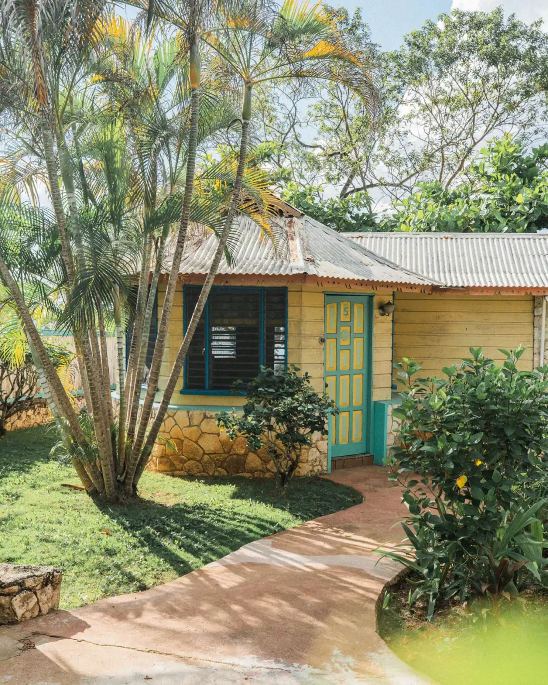 Seafront cottage, Room 5