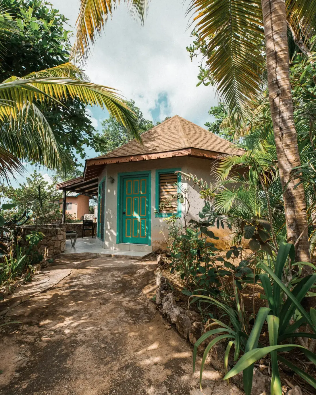 Seafront cottage with air conditioning and small refrigerator, Room 3