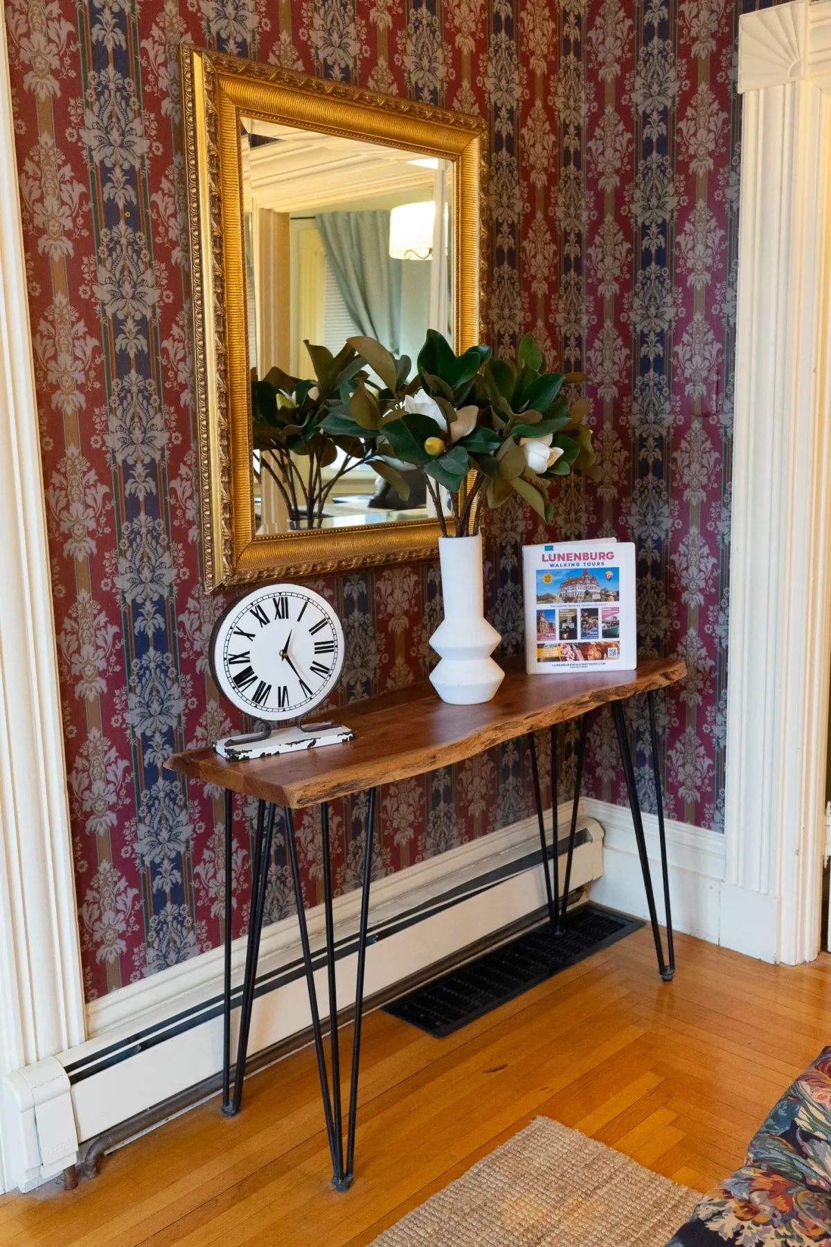 Inn interior photo