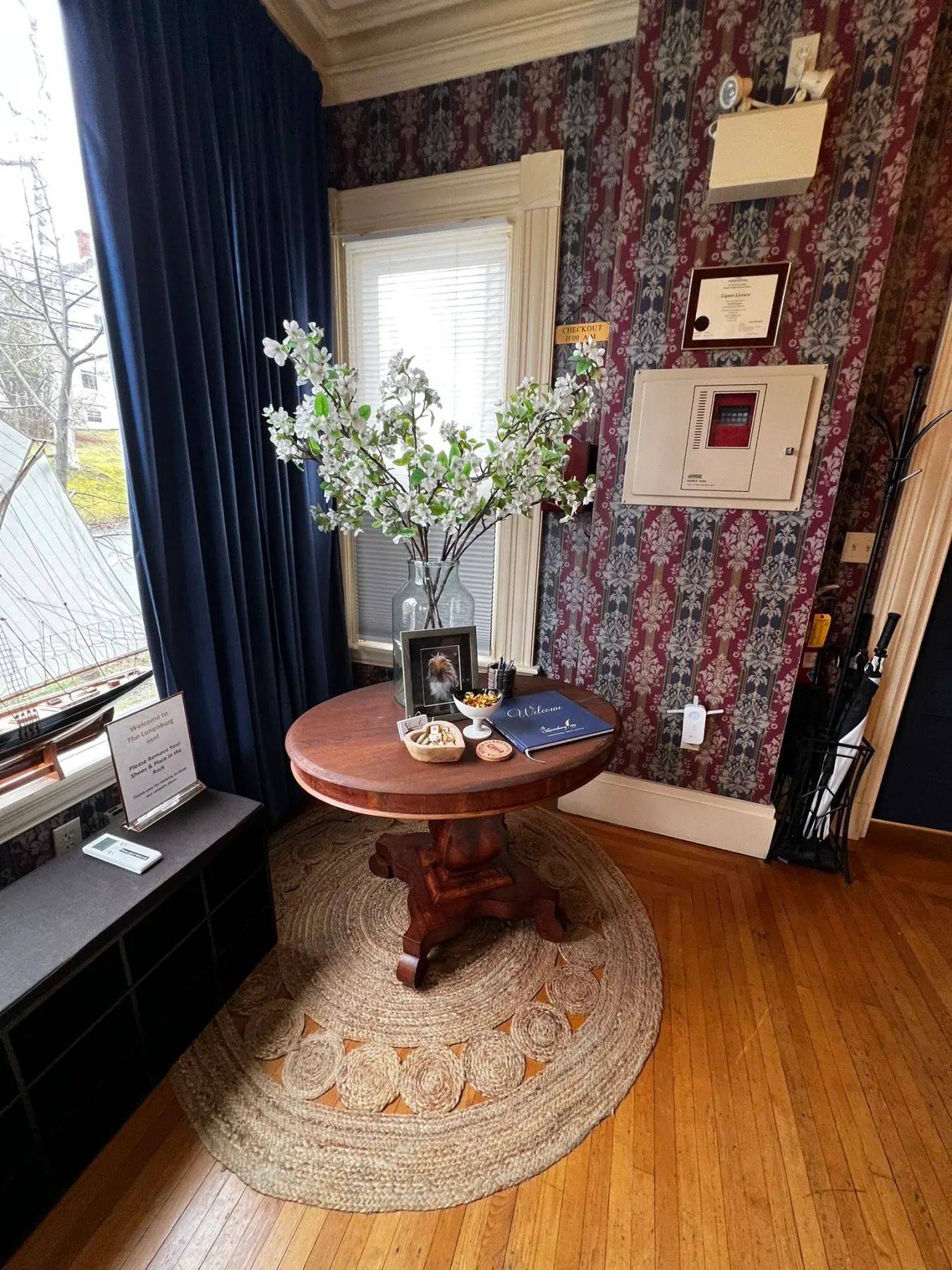 Inn interior photo