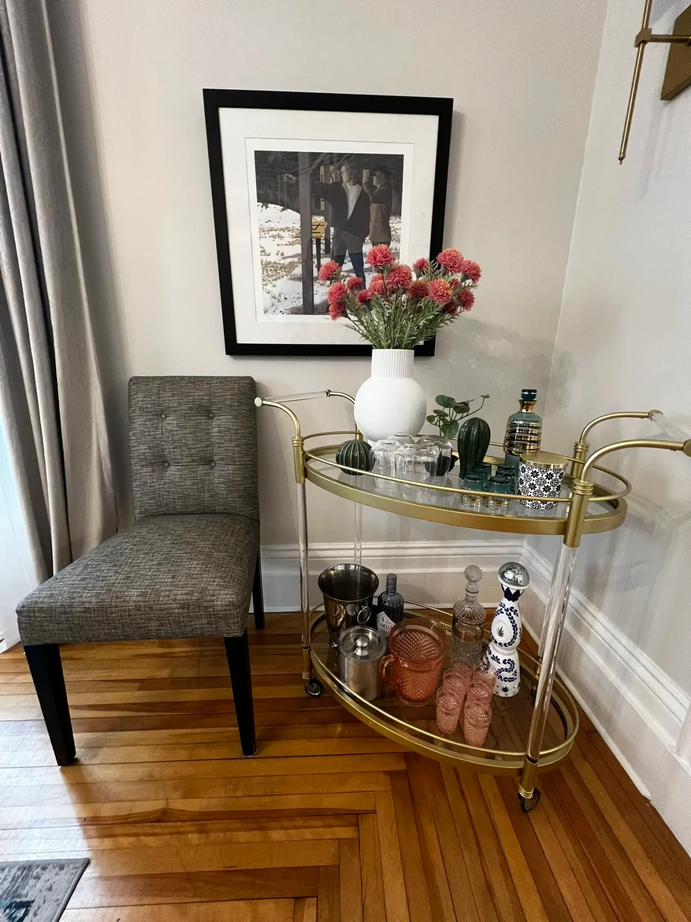 Inn interior photo