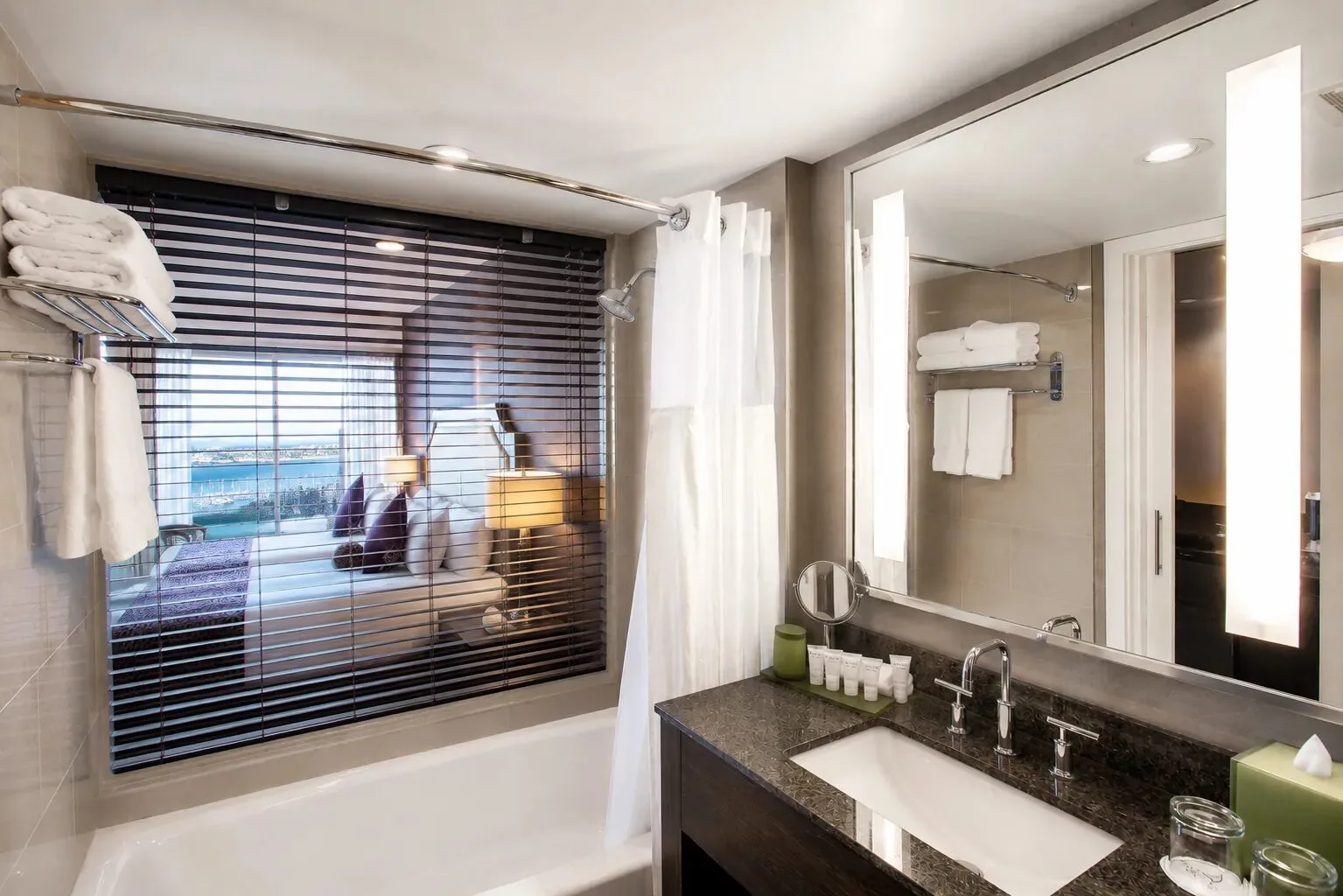 Mountainside Rooms at Pinnacle Hotel at the Pier, North Vancouver, photo 2