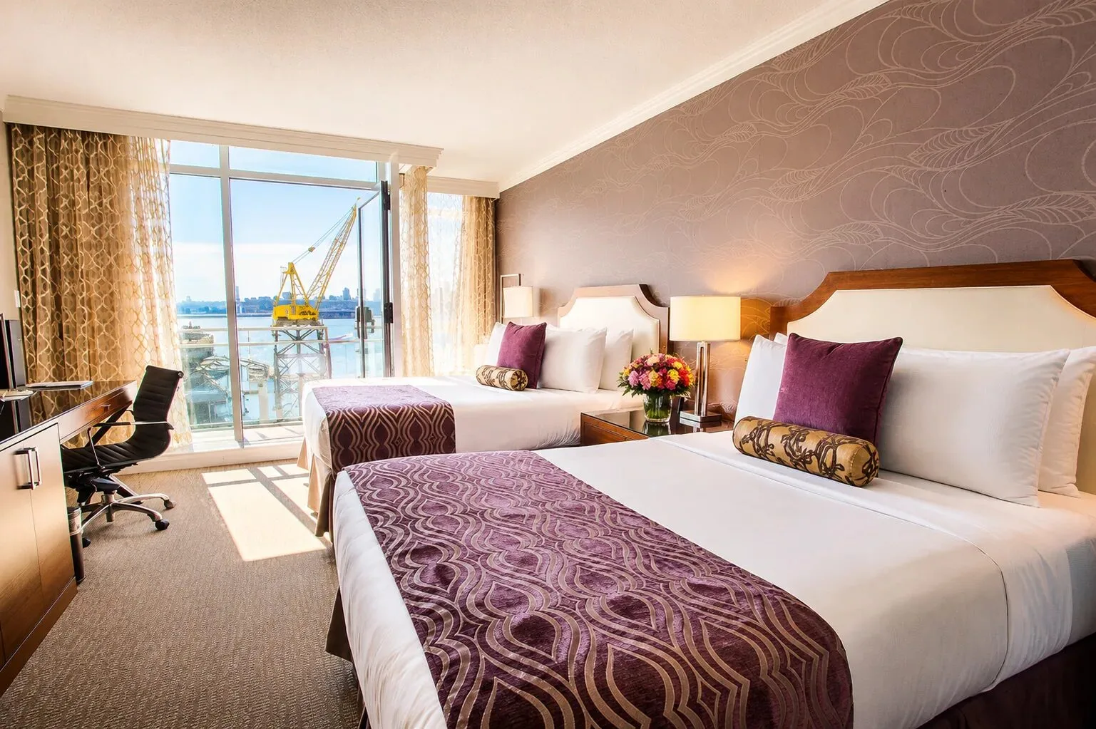 Harbourview Rooms at Pinnacle Hotel at the Pier, North Vancouver, photo 5
