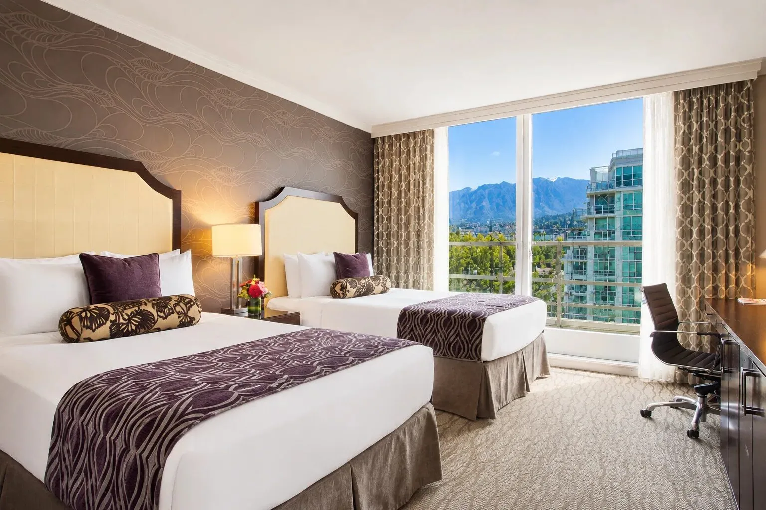 Mountainside Rooms at Pinnacle Hotel at the Pier, North Vancouver, photo 3