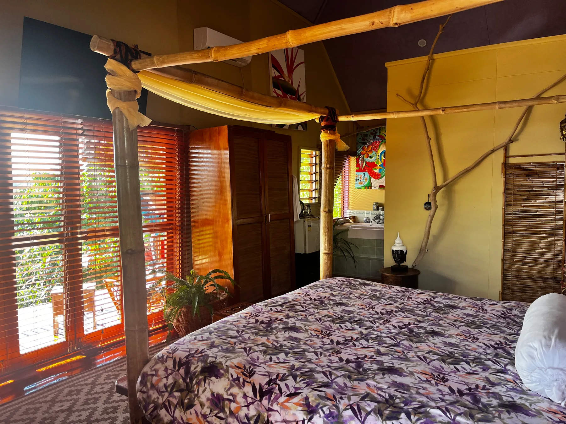 Deluxe Poolside Ocean View King room