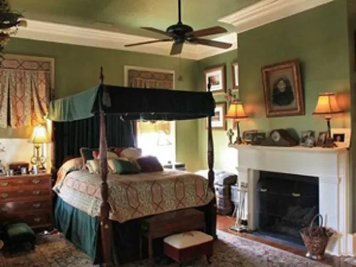 Guest suite with queen canopy bed