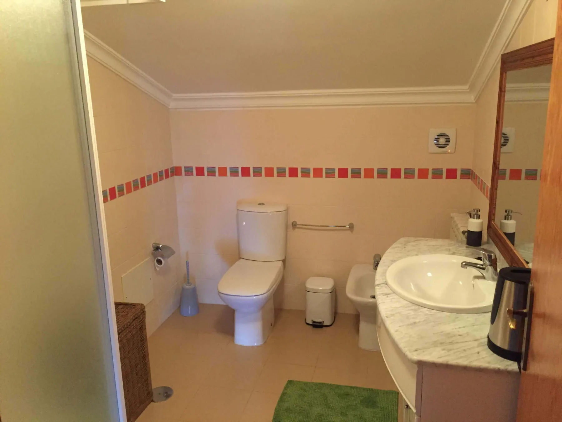 Baño compartido en la planta superior