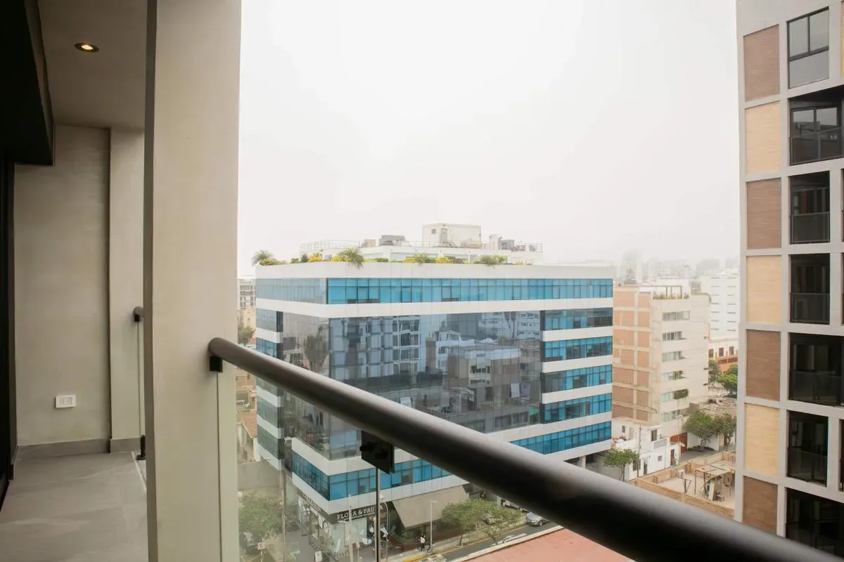Majestic 1BR w/Balcony in Miraflores