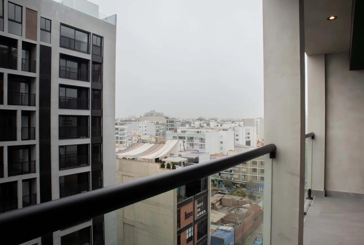Majestic 1BR w/Balcony in Miraflores