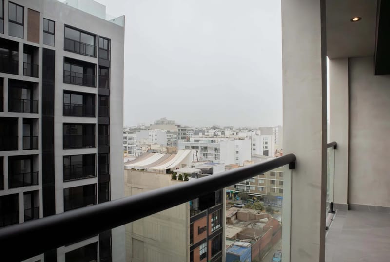 Majestic 1BR w/Balcony in Miraflores