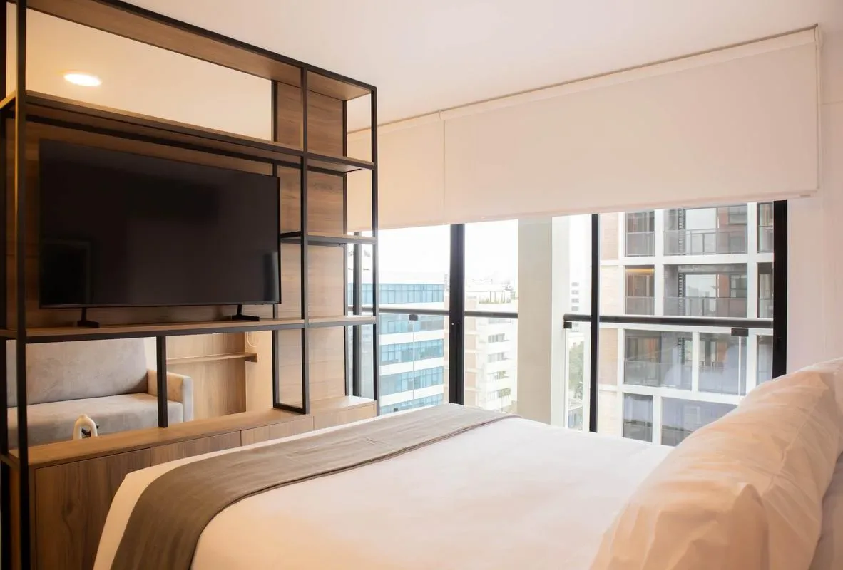Majestic 1BR w/Balcony in Miraflores