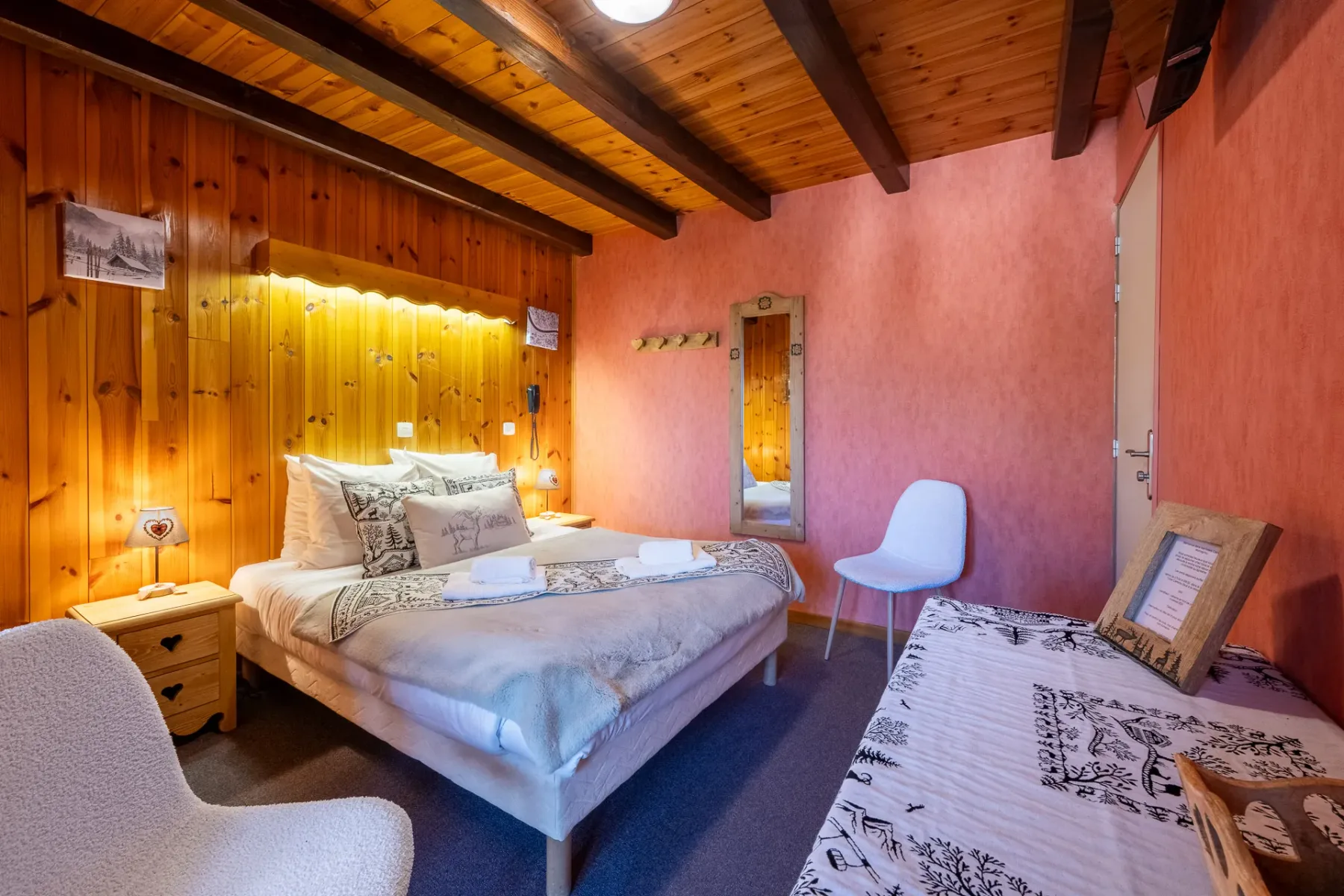Habitación con cama doble