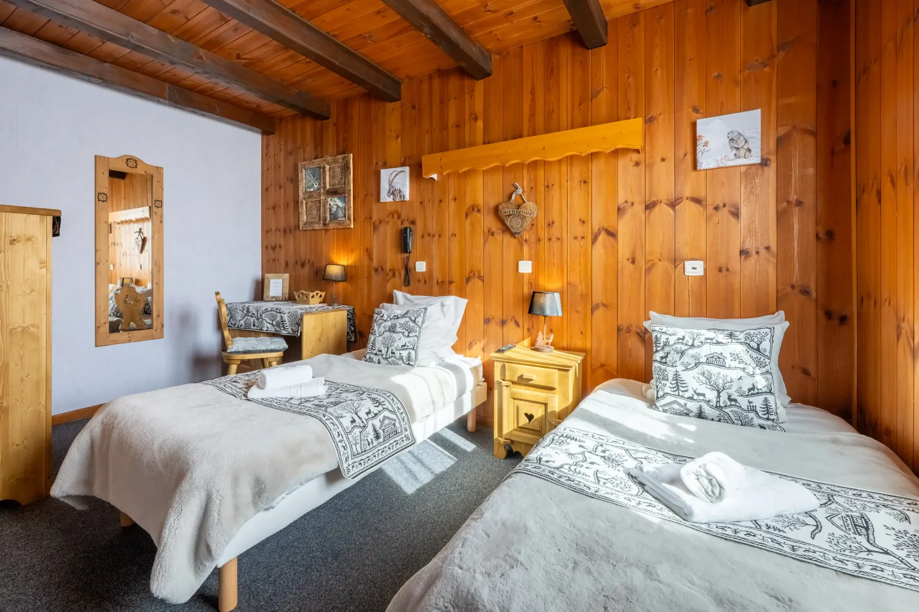 Habitación con dos camas individuales