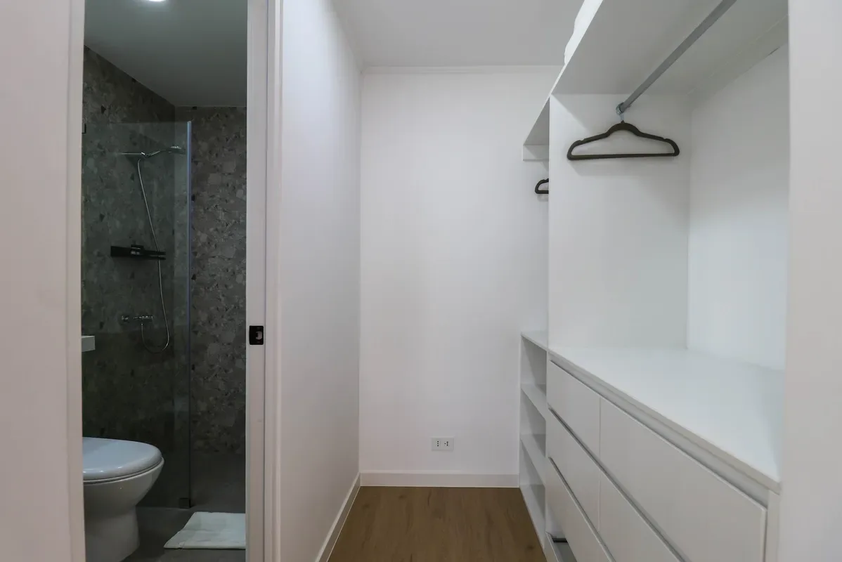 Upscale 2BR w/ Balcony & View in Miraflores