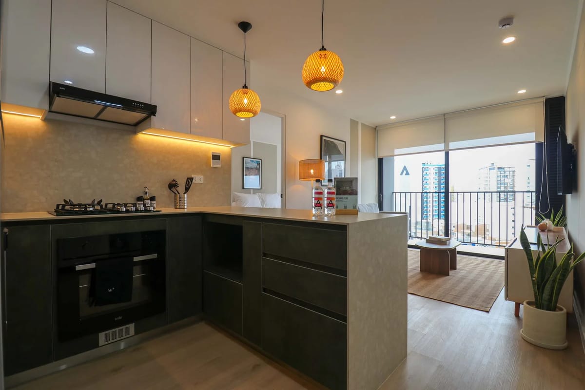 Upscale 2BR w/ Balcony & View in Miraflores