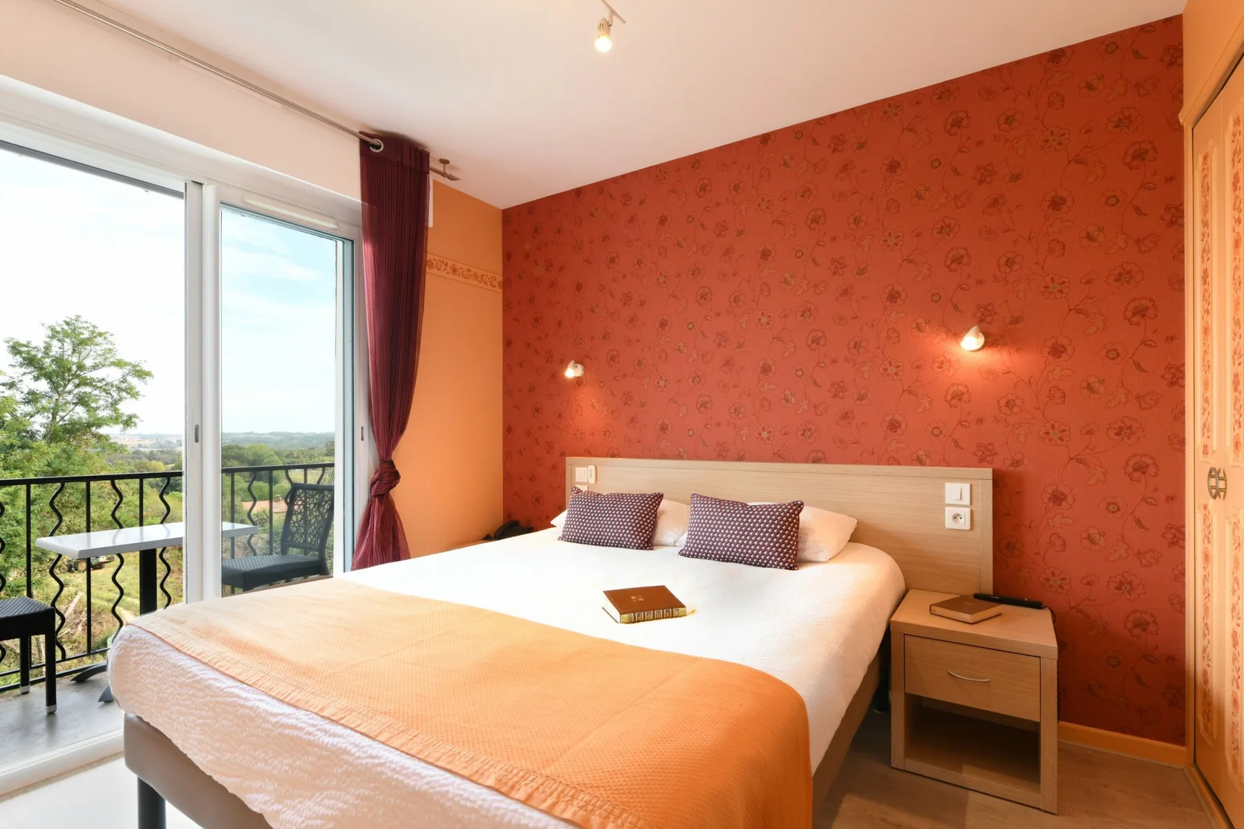 Standard guest room