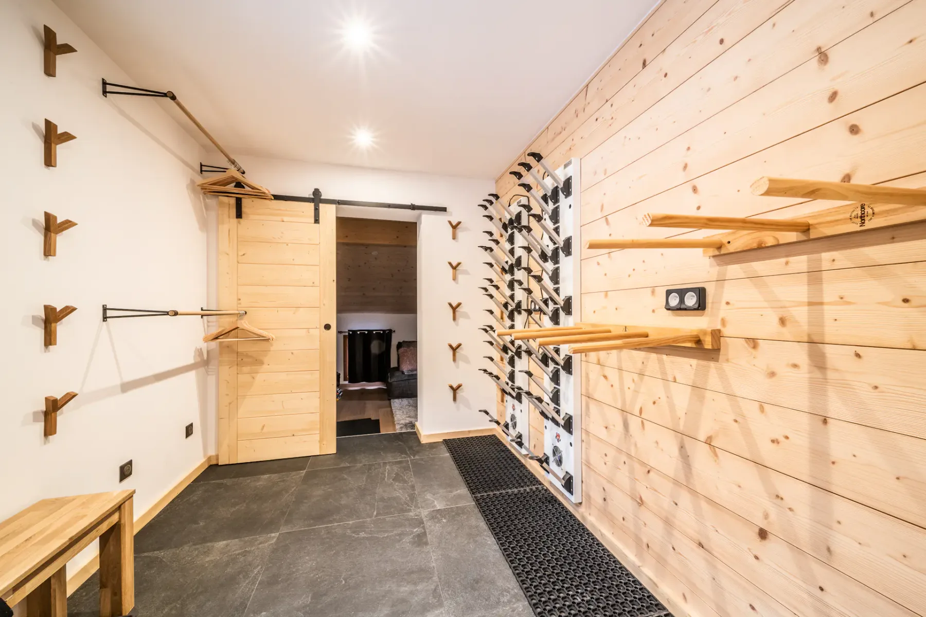 Private ski room chalet Arande Saint Gervais
