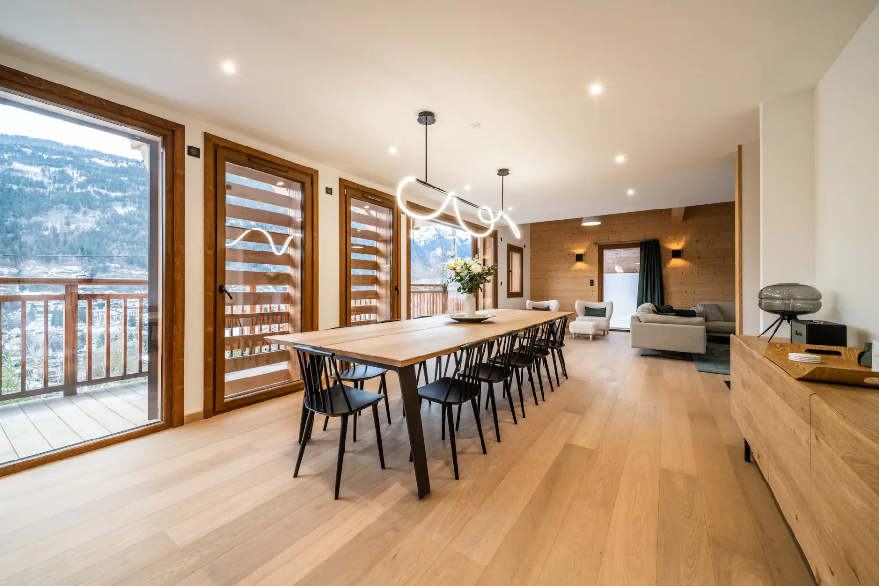 Beautiful open plan dining room ski chalet Arande Saint Gervais