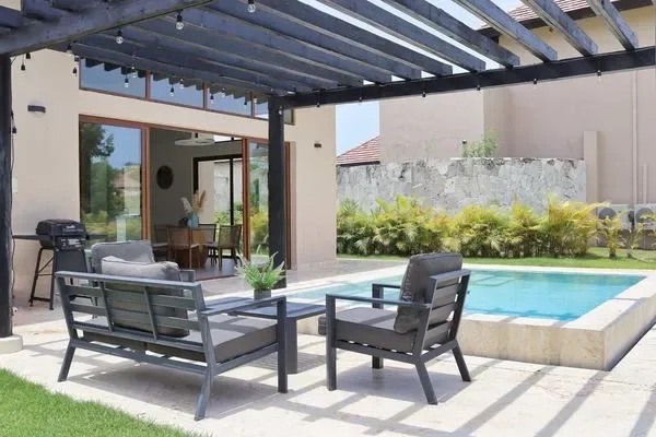 Refinada villa de 2 dormitorios con piscina en Punta Cana