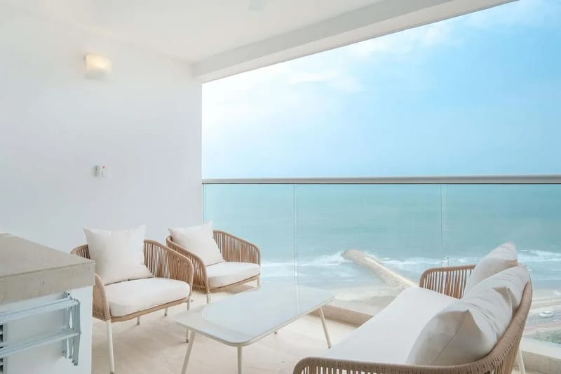 Deluxe Loft w/ Balcony & View in Crespo
