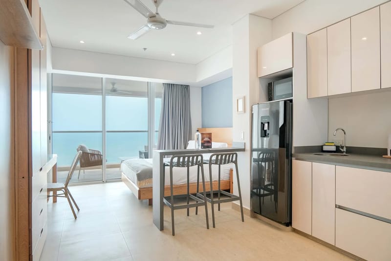 Deluxe Loft w/ Balcony & View in Crespo