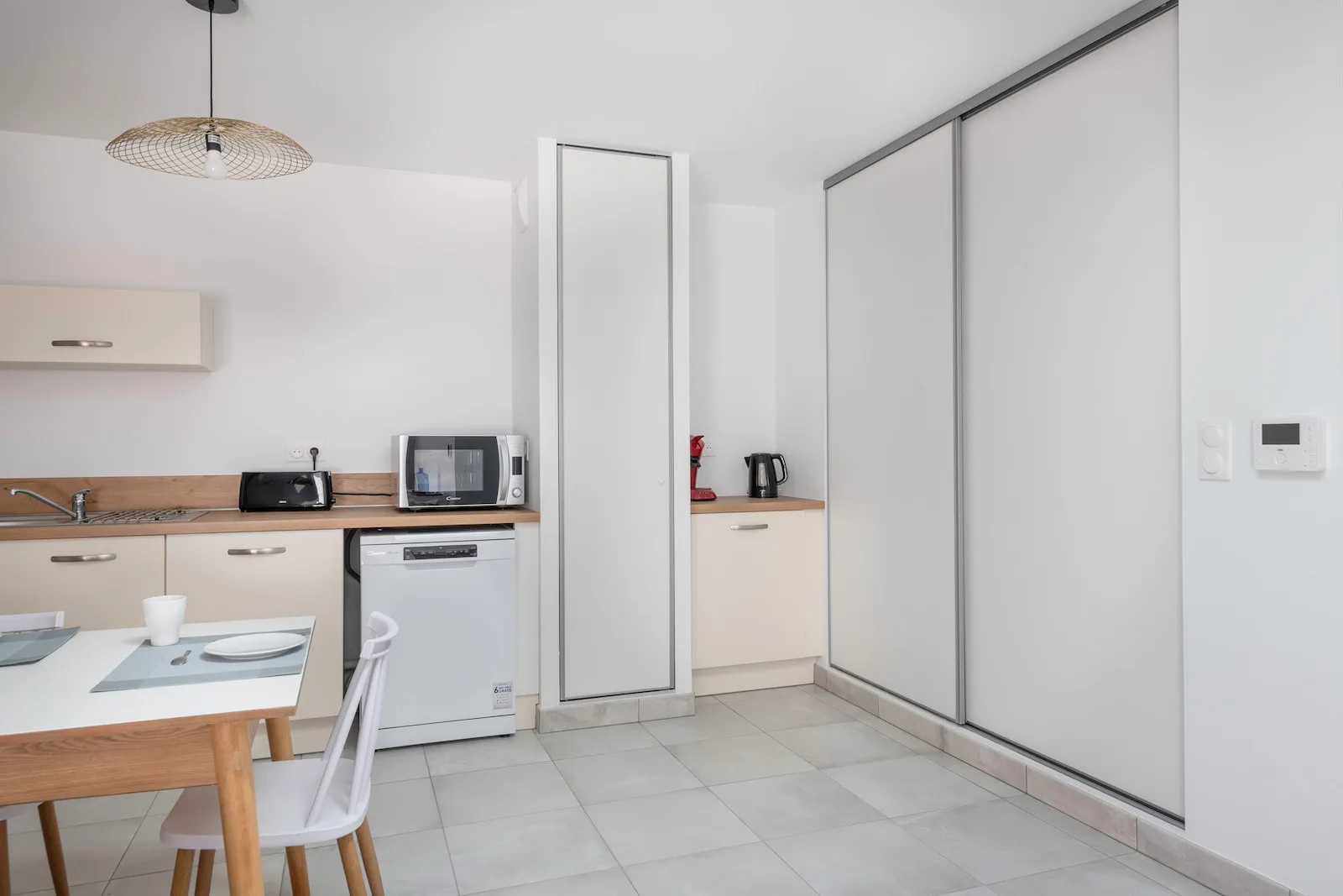 Apartment listing gallery photo.