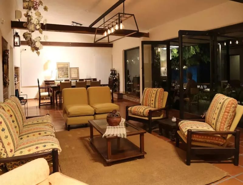 Spectacular 4BR w/ Garden Views in Mendoza