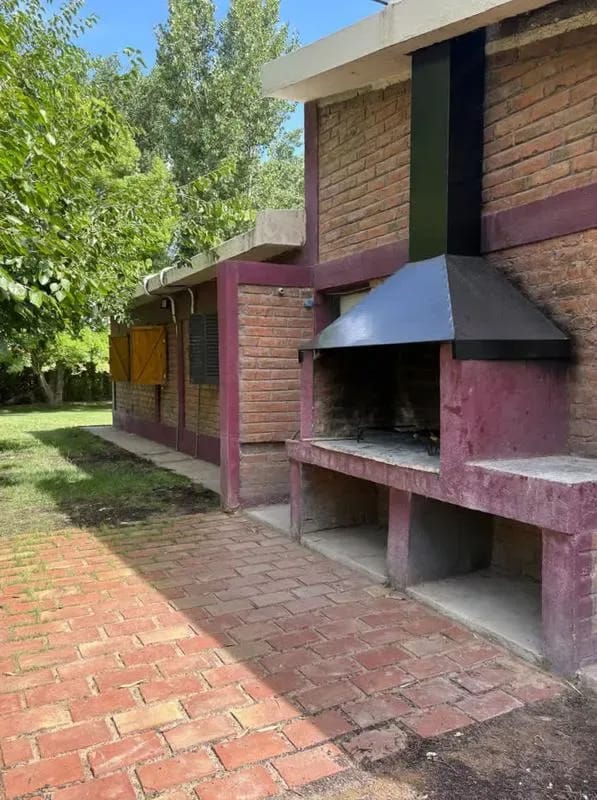 Spectacular 4BR w/ Garden Views in Mendoza