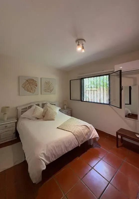 Spectacular 4BR w/ Garden Views in Mendoza