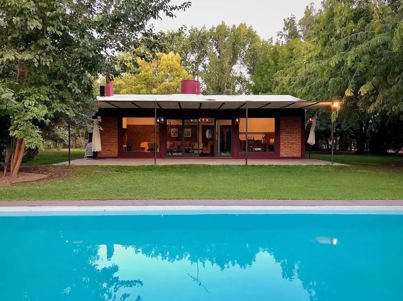Spectacular 4BR w/ Garden Views in Mendoza