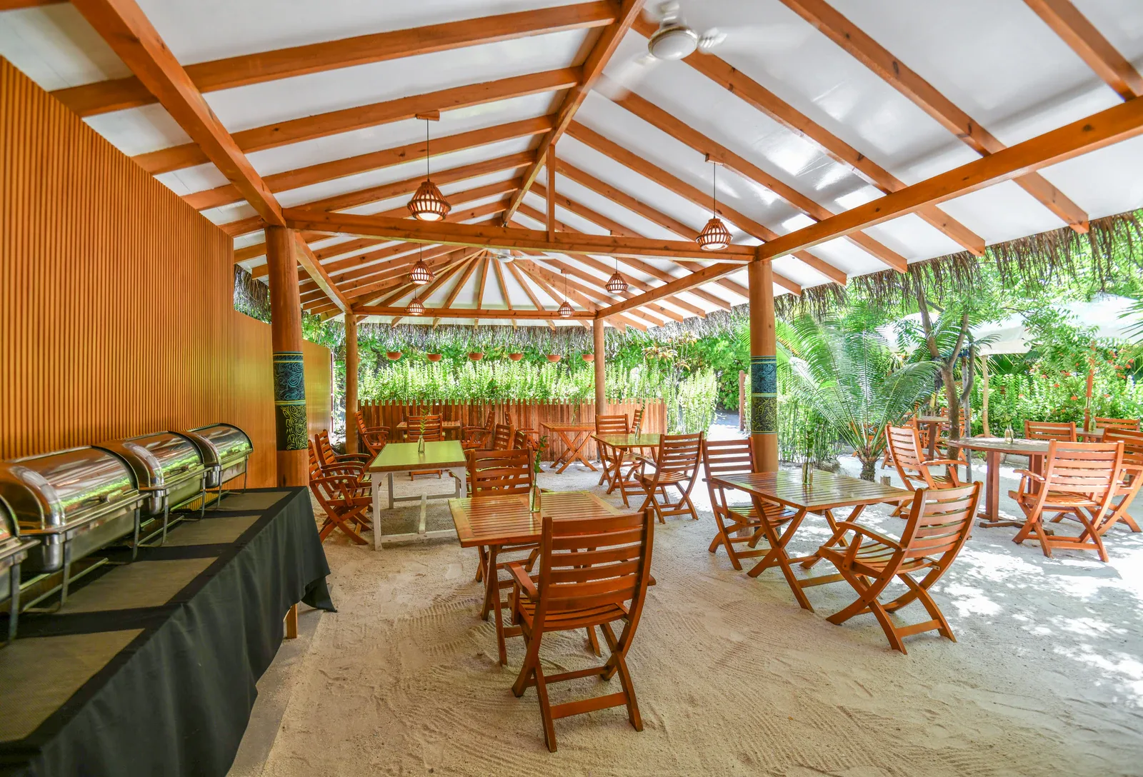 Ostrov Beach covered restaurant and buffet