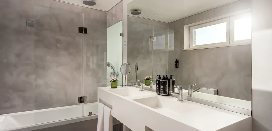Sea View Suite bathroom