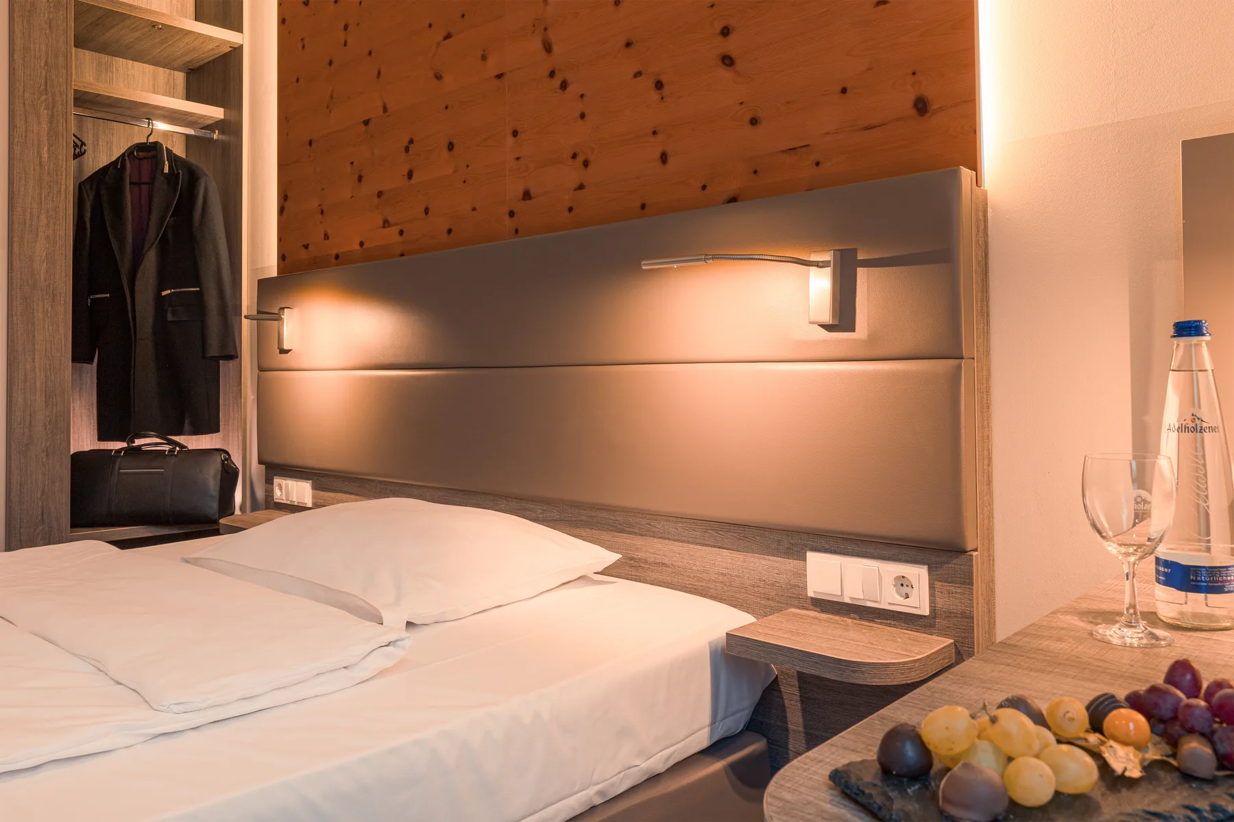 Habitación con cama queen.