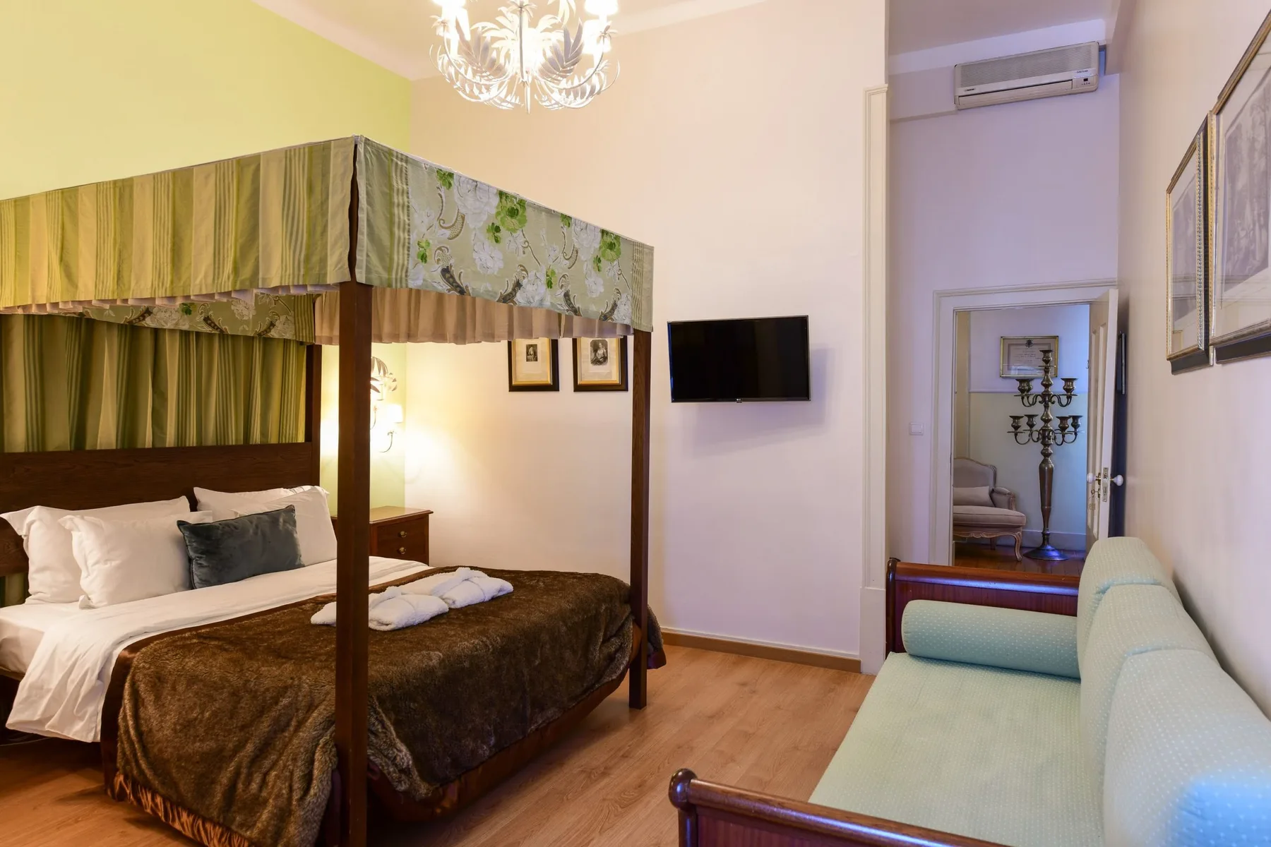 Habitación superior con cama de matrimonio